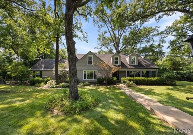Photo 1 of Single family home for sale at 2 Middlebrook Ln, Saint Louis, MO 63141 | MLS# MIS26049215 | Listing updated on 2026-09-08
