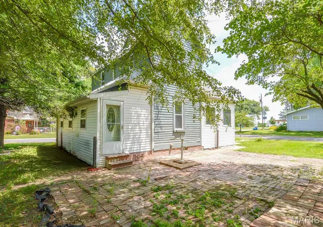 Photo 4 of Sale Pending at 213 Mill St, Saint Jacob, IL 62281 | MLS# MIS26049220 | Listing updated on 2026-08-27