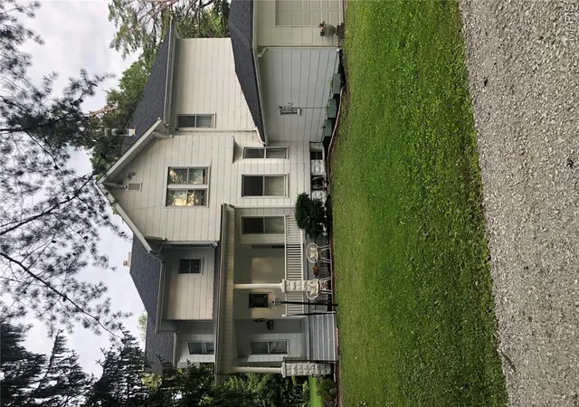 Photo 1 of Single family home for sale at 215 E Olive St, Staunton, IL 62088 | MLS# MIS26049223 | Listing updated on 2026-09-01