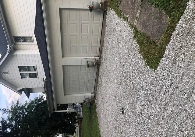 Photo 2 of Single family home for sale at 215 E Olive St, Staunton, IL 62088 | MLS# MIS26049223 | Listing updated on 2026-09-01