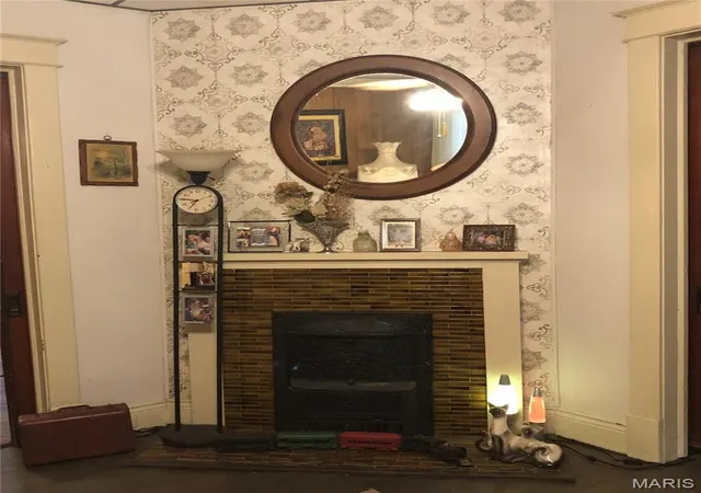 Photo 3 of Single family home for sale at 215 E Olive St, Staunton, IL 62088 | MLS# MIS26049223 | Listing updated on 2026-09-01