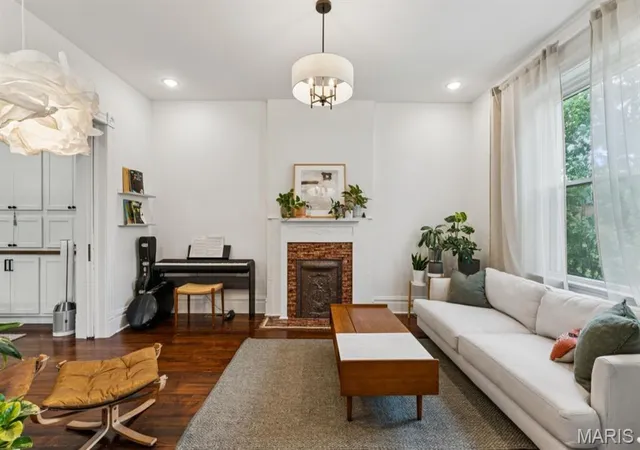 Photo 4 of Single family home for sale at 3329 Vista Ave, Saint Louis, MO 63104 | MLS# MIS26049244 | Listing updated on 2026-10-02