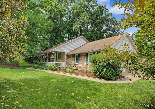 Photo 3 of Single family home for sale at 2001 Lee Dr, Cape Girardeau, MO 63701 | MLS# MIS26049266 | Listing updated on 2026-08-24