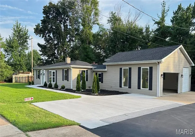 Photo 1 of Single family home for sale at 9854 E Concord Rd, Saint Louis, MO 63128 | MLS# MIS26049271 | Listing updated on 2026-09-21