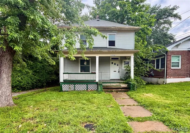 Photo 1 of Single family home for sale at 2705 Lyndhurst Ave, Saint Louis, MO 63114 | MLS# MIS26049273 | Listing updated on 2026-08-28