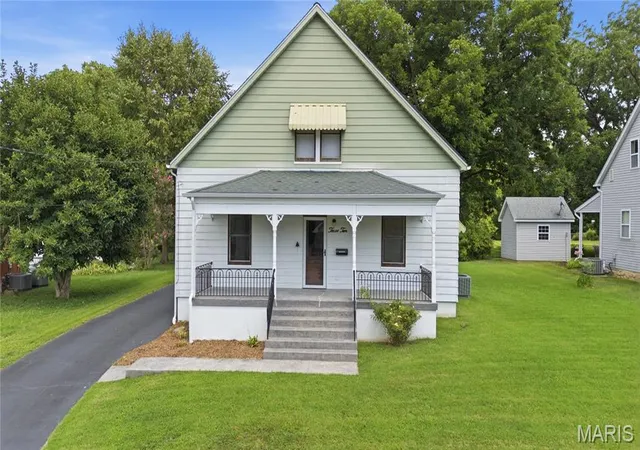 Single family home for sale at 310 N Briegel St, Columbia, IL 62236 | MLS# MIS26049279