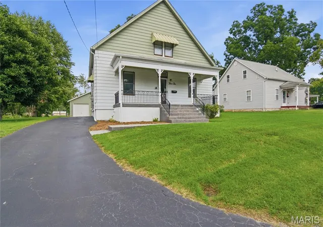 Photo 2 of Single family home for sale at 310 N Briegel St, Columbia, IL 62236 | MLS# MIS26049279 | Listing updated on 2026-09-22