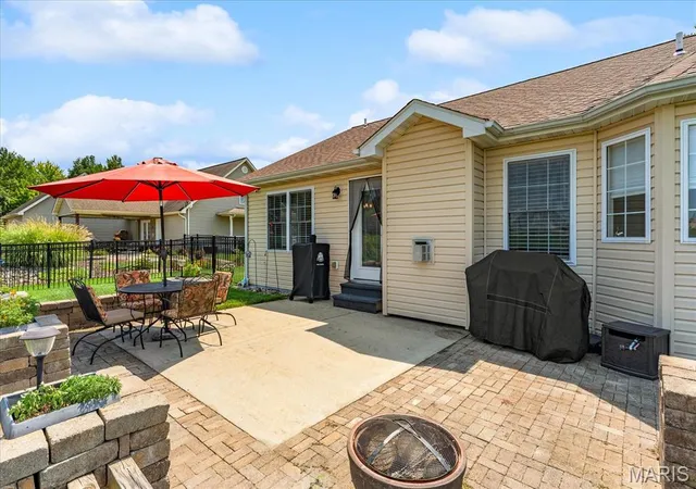 Photo 3 of Sale Pending at 605 Whetstone Ln, Mascoutah, IL 62258 | MLS# MIS26049282 | Listing updated on 2026-09-04