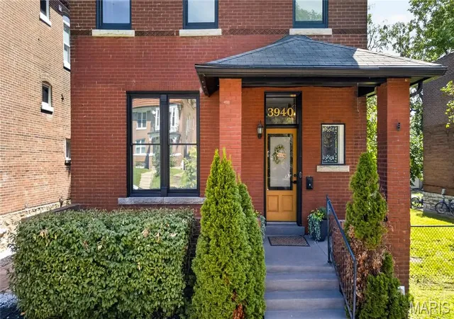 Photo 1 of Sale Pending at 3940 Shaw Blvd, St Louis, MO 63110 | MLS# MIS26049288 | Listing updated on 2026-09-22