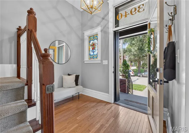 Photo 3 of Sale Pending at 3940 Shaw Blvd, St Louis, MO 63110 | MLS# MIS26049288 | Listing updated on 2026-09-22