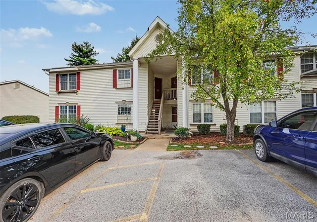 Photo 2 of Condo for sale at 745 Sugar Glen Dr #5, Saint Peters, MO 63376 | MLS# MIS26049290 | Listing updated on 2026-09-05