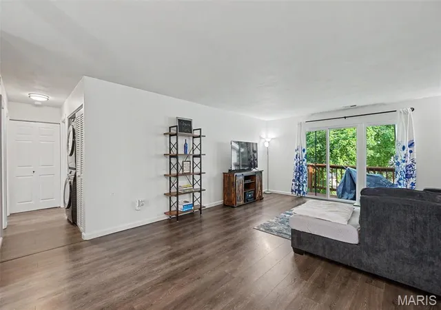 Listing Photo 3 - Condo for sale in building located at 745 Sugar Gln Dr, St Peters, MO 63376 - Unit #5