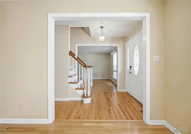 Photo 3 of Sale Pending at 12137 Fahrpark Ln, Saint Louis, MO 63146 | MLS# MIS26049302 | Listing updated on 2026-09-21