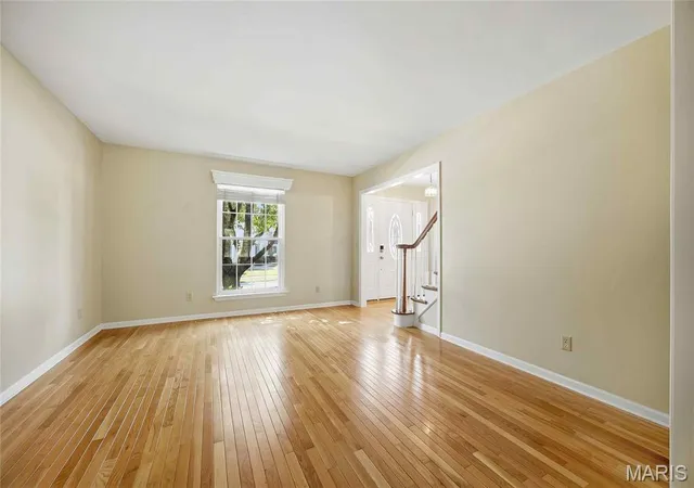 Photo 3 of Sale Pending at 12137 Fahrpark Ln, Saint Louis, MO 63146 | MLS# MIS26049302 | Listing updated on 2026-09-21
