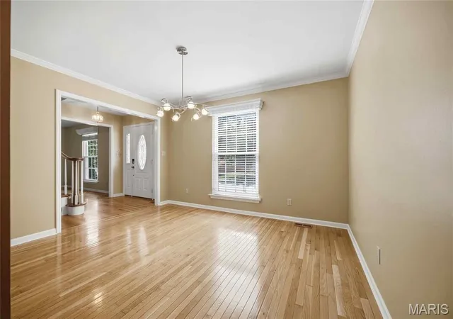 Photo 4 of Sale Pending at 12137 Fahrpark Ln, Saint Louis, MO 63146 | MLS# MIS26049302 | Listing updated on 2026-09-21
