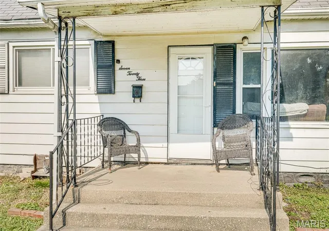 Photo 3 of Single family home for sale at 723 S Hackman St, Staunton, IL 62088 | MLS# MIS26049307 | Listing updated on 2026-08-24