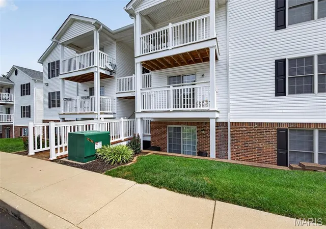 Photo 3 of Condo for sale at 2562 Coppergate Square Dr #F, Saint Louis, MO 63129 | MLS# MIS26049308 | Listing updated on 2026-10-06
