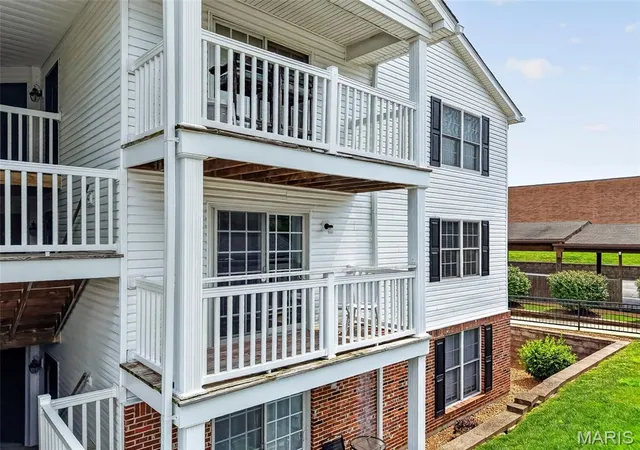 Listing Photo 4 - Condo for sale in building located at 2562 Coppergate Sq Dr, St. Louis, MO 63129 - Unit #F