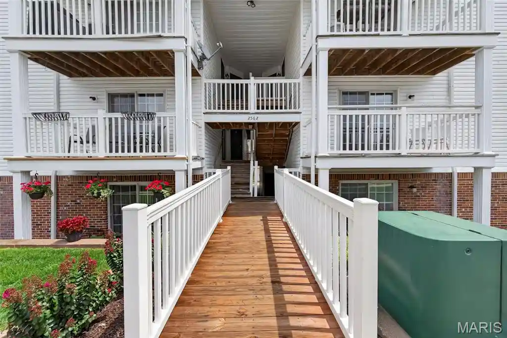 Listing Photo 1 - Condo for sale in 2562 Coppergate Sq Dr located at 2562 Coppergate Sq Dr, St. Louis, MO 63129 - Unit 2562 Coppergate Sq Dr