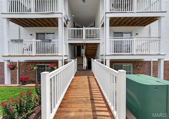 Listing Photo 5 - Condo for sale in building located at 2562 Coppergate Sq Dr, St. Louis, MO 63129 - Unit #F