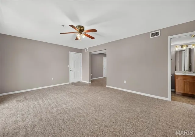 Photo 3 of Condo for sale at 2562 Coppergate Sq Dr #F, Saint Louis, MO 63129 | MLS# MIS26049308 | Listing updated on 2026-10-25