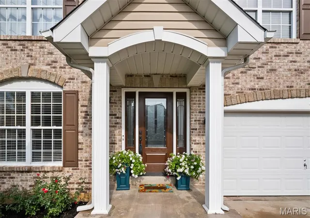 Photo 3 of Sale Pending at 30 Heritage Pointe Cir, Fenton, MO 63026 | MLS# MIS26049321 | Listing updated on 2026-09-03