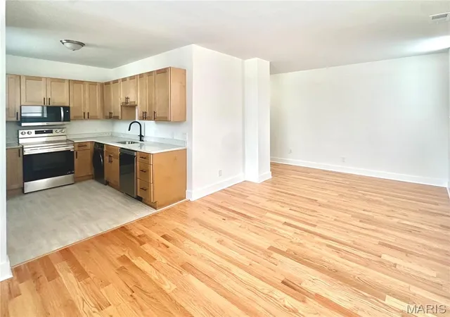 Photo 3 of Condo for sale at 5630 Pershing Ave #10, Saint Louis, MO 63112 | MLS# MIS26049326 | Listing updated on 2026-10-12