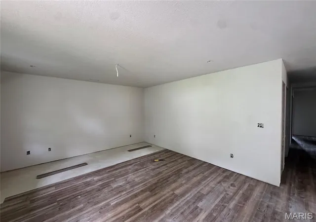 2nd image of 422 E Henry St, Poplar Bluff, MO 63901 | MLS# MIS26049337