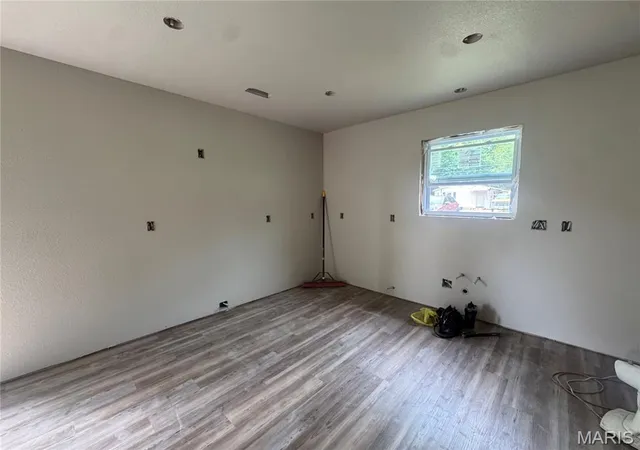 Photo 3 of Single family home for sale at 422 E Henry St, Poplar Bluff, MO 63901 | MLS# MIS26049337 | Listing updated on 2026-08-03