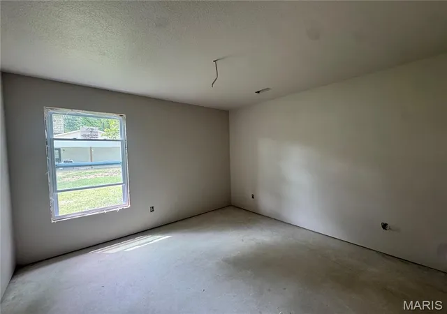 Photo 4 of Single family home for sale at 422 E Henry St, Poplar Bluff, MO 63901 | MLS# MIS26049337 | Listing updated on 2026-08-03