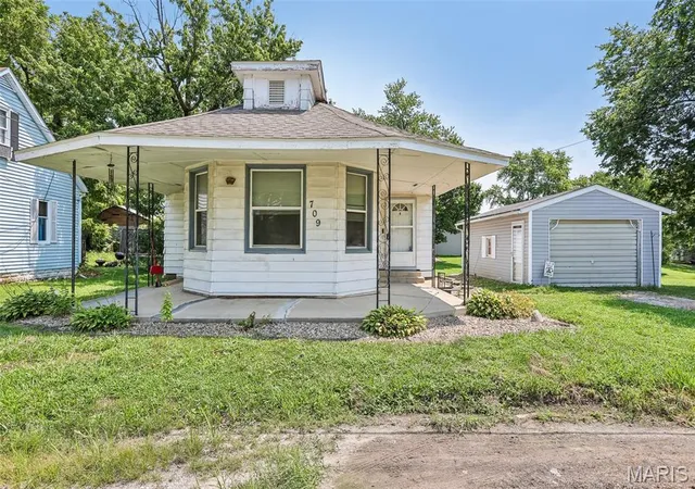 Photo 1 of Sale Pending at 709 Simpson St, Pocahontas, IL 62275 | MLS# MIS26049343 | Listing updated on 2026-08-20