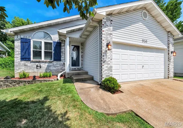 1st image of 916 Valentine St, Festus, MO 63028 | MLS# MIS26049344