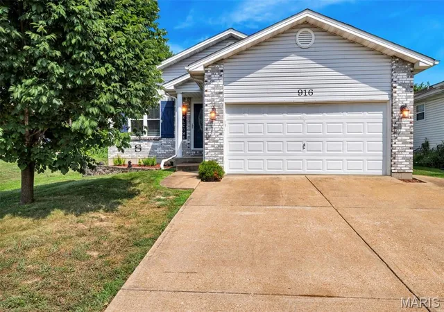3rd image of 916 Valentine St, Festus, MO 63028 | MLS# MIS26049344