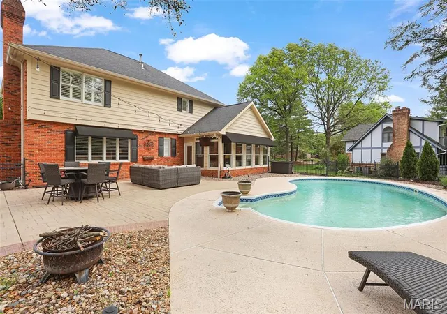 Photo 2 of Single family home for sale at 6 Pinebrook Ct, Edwardsville, IL 62025 | MLS# MIS26049349 | Listing updated on 2026-09-04