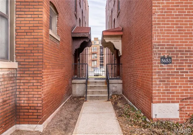 Photo 3 of Condo for sale at 5653 Waterman Blvd #1N, Saint Louis, MO 63112 | MLS# MIS26049356 | Listing updated on 2026-08-25