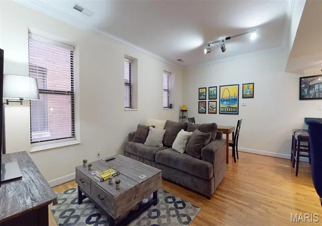 Listing Photo 4 - Condo for sale in building located at 5653 Waterman Blvd, St. Louis, MO 63112 - Unit #1N