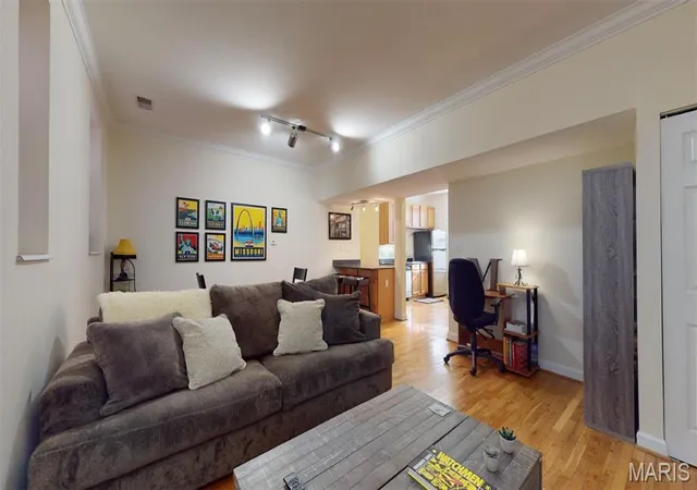 Listing Photo 5 - Condo for sale in building located at 5653 Waterman Blvd, St. Louis, MO 63112 - Unit #1N