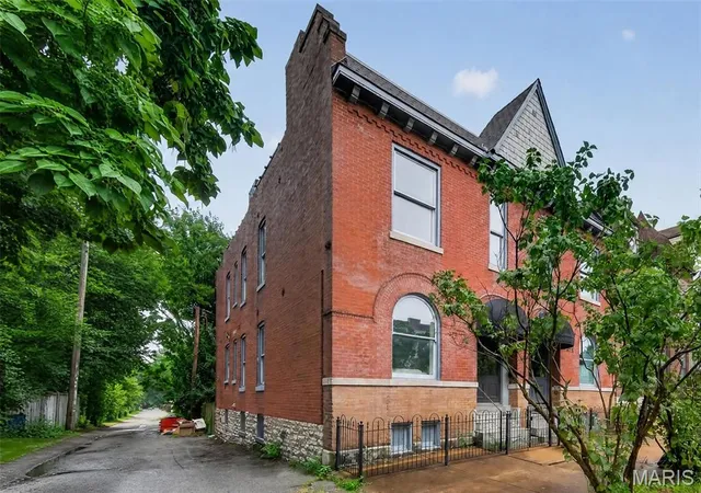 Photo 1 of Single family home for sale at 3248 California Ave, Saint Louis, MO 63118 | MLS# MIS26049360 | Listing updated on 2026-08-31