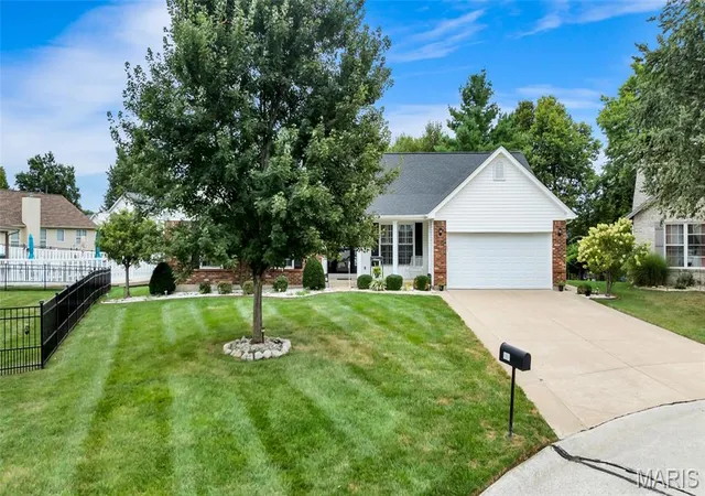 Photo 2 of Sale Pending at 56 Destin Ct, Saint Charles, MO 63303 | MLS# MIS26049364 | Listing updated on 2026-10-05