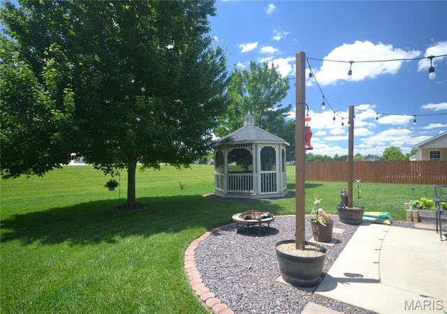 Photo 4 of Single family home for sale at 5546 S Woods Manor Dr, Smithton, IL 62285 | MLS# MIS26049378 | Listing updated on 2026-09-21