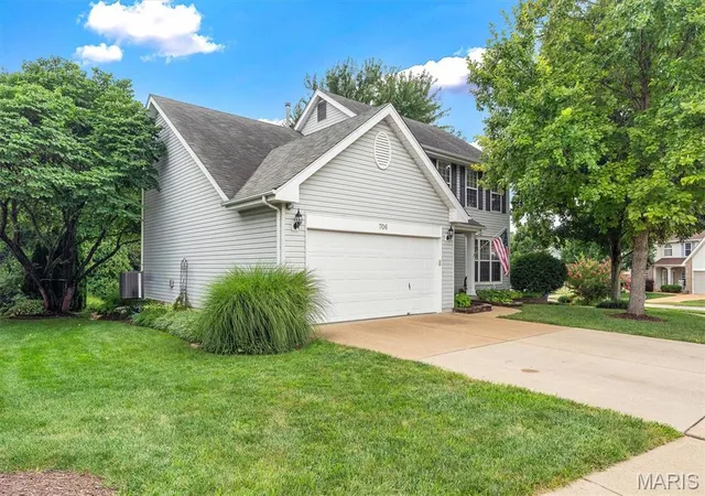 3rd image of 706 Summer Top Cir, Fenton, MO 63026 | MLS# MIS26049391