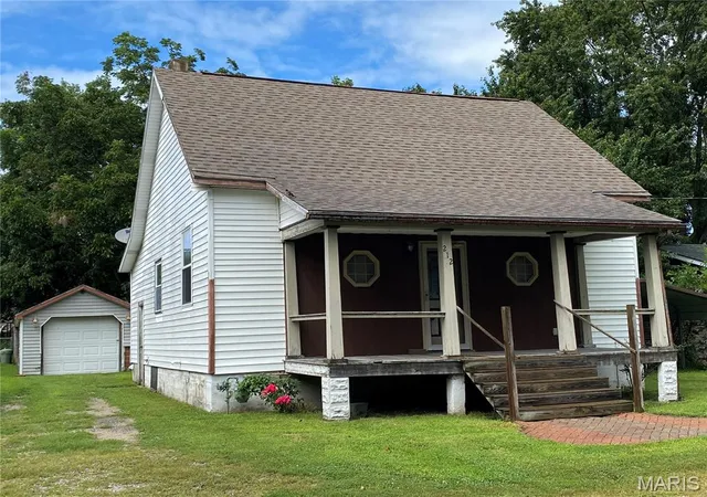 Photo 3 of Sale Pending at 212 W Illinois St, New Baden, IL 62265 | MLS# MIS26049400 | Listing updated on 2026-10-07