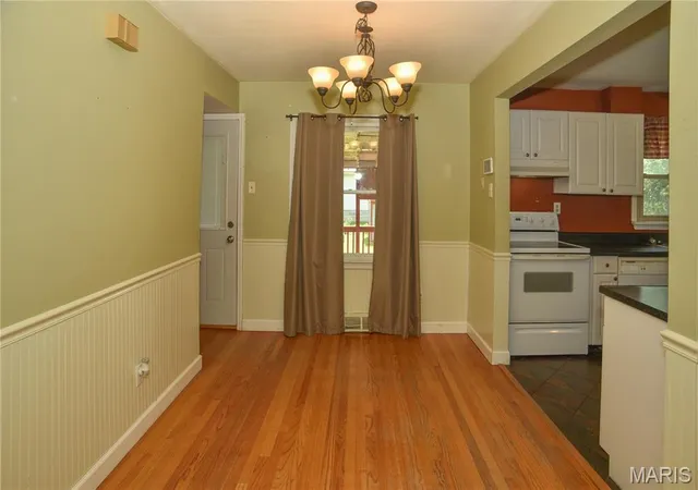 Photo 3 of Sale Pending at 280 W Saint Anthony Ln, Florissant, MO 63031 | MLS# MIS26049405 | Listing updated on 2026-08-23