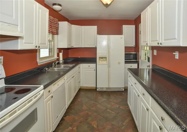 Photo 3 of Sale Pending at 280 W Saint Anthony Ln, Florissant, MO 63031 | MLS# MIS26049405 | Listing updated on 2026-08-23