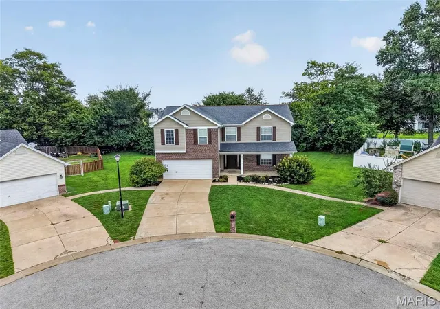 Photo 3 of Single family home for sale at 37 Majestic Lakes Ct, Moscow Mills, MO 63362 | MLS# MIS26049409 | Listing updated on 2026-09-14