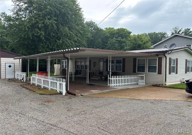 Photo 1 of Manufactured home for sale at 402 Pinckneyville Rd, Marissa, IL 62257 | MLS# MIS26049410 | Listing updated on 2026-08-27
