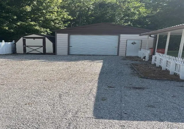 Photo 3 of Manufactured home for sale at 402 Pinckneyville Rd, Marissa, IL 62257 | MLS# MIS26049410 | Listing updated on 2026-08-27