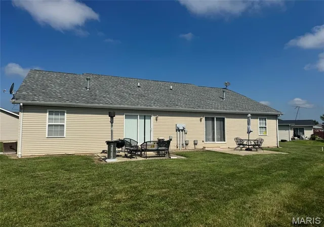 Photo 4 of Sale Pending at 13014 Bermuda Grass Ct, Breese, IL 62230 | MLS# MIS26049416 | Listing updated on 2026-09-02