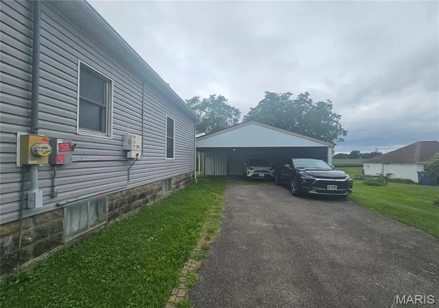 Photo 3 of Single family home for sale at 350 Illinois 127, Vergennes, IL 62994 | MLS# MIS26049421 | Listing updated on 2026-08-02