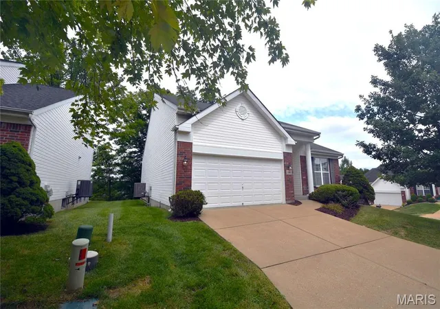 Photo 2 of Sale Pending at 1002 Shire Ln, Eureka, MO 63025 | MLS# MIS26049426 | Listing updated on 2026-08-16